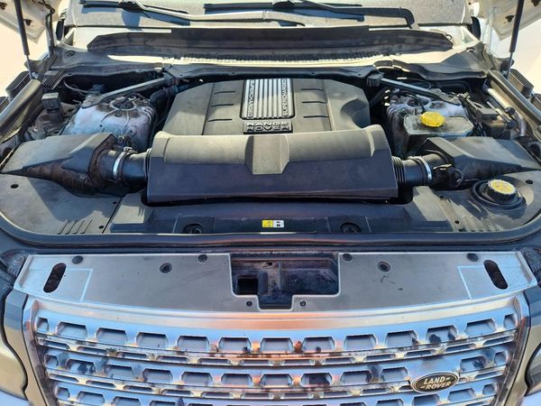 2013 LAND ROVER RANGEROVER Supercharged — Engine bay