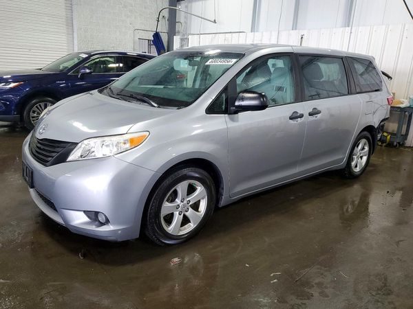 2017 TOYOTA SIENNA L