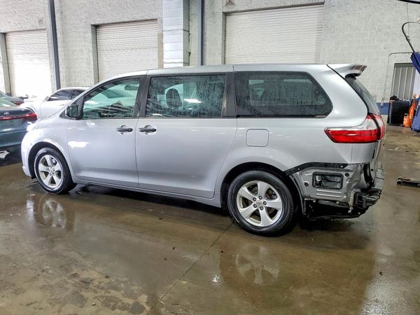 2017 TOYOTA SIENNA L