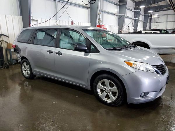 2017 TOYOTA SIENNA L