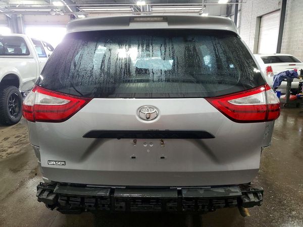 2017 TOYOTA SIENNA L