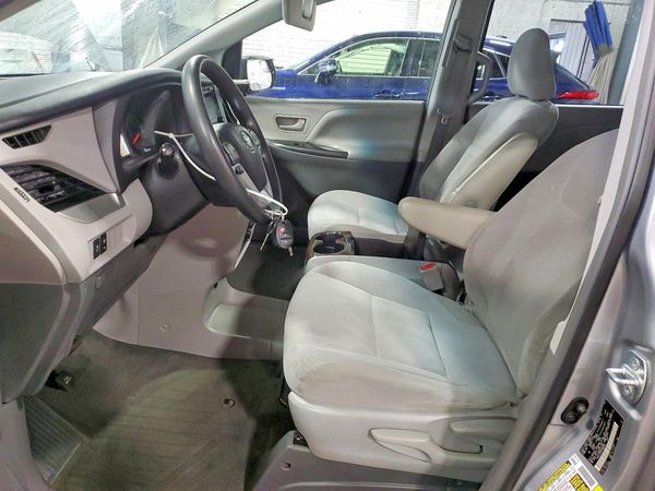 2017 TOYOTA SIENNA L