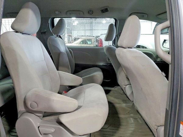 2017 TOYOTA SIENNA L