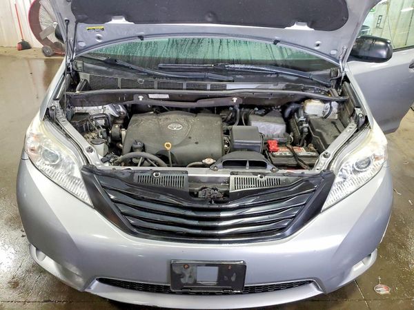 2017 TOYOTA SIENNA L