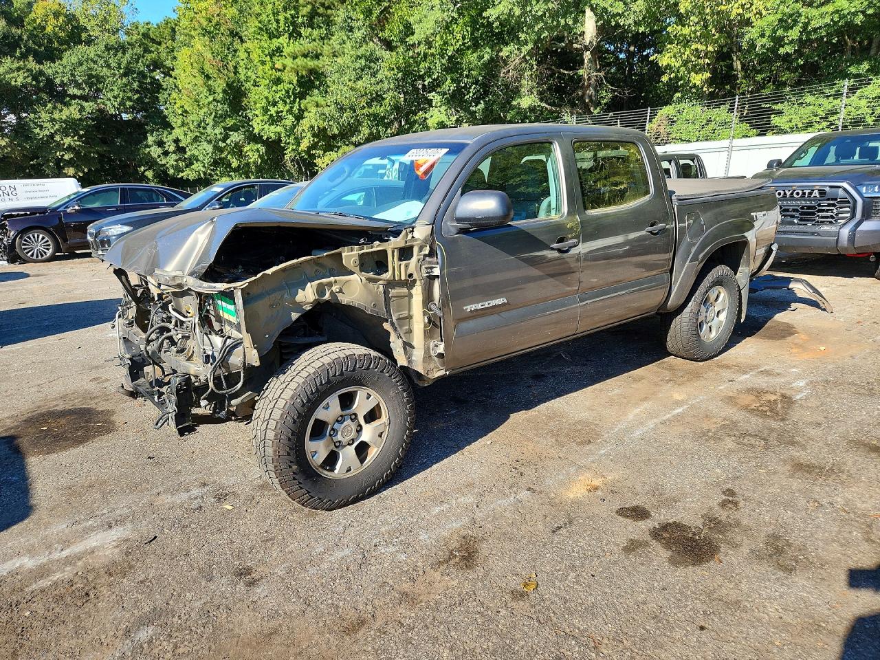 2014 TOYOTA TACOMA Delux Grade — Front 3/4