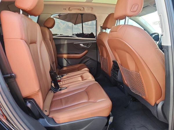 2020 AUDI Q7 quattro Premium Plus