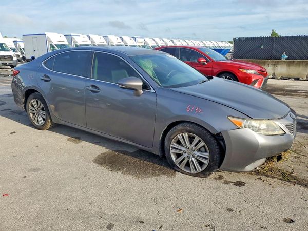 2015 LEXUS ES