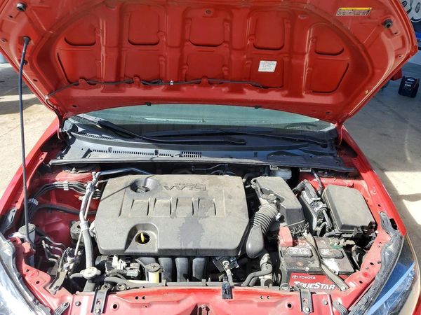 2017 TOYOTA COROLLA — Engine bay
