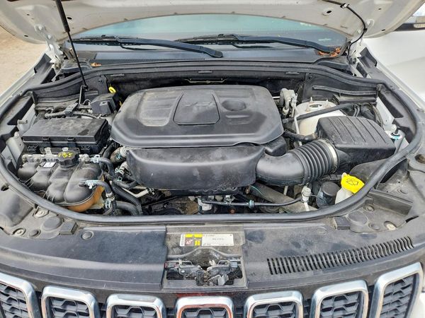 2020 JEEP CHEROKEE Limited — Engine bay