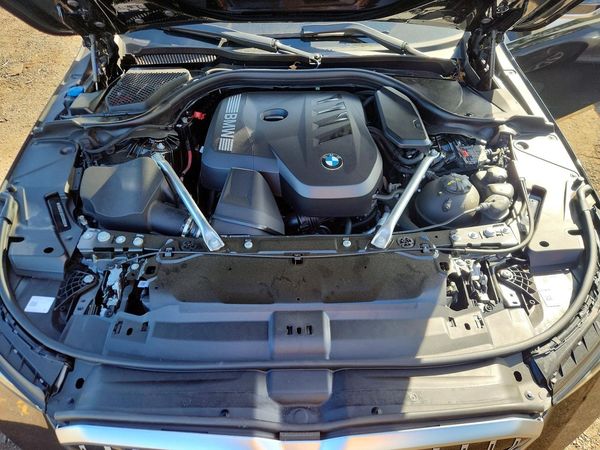 2026 BMW 530 xDrive — Engine bay