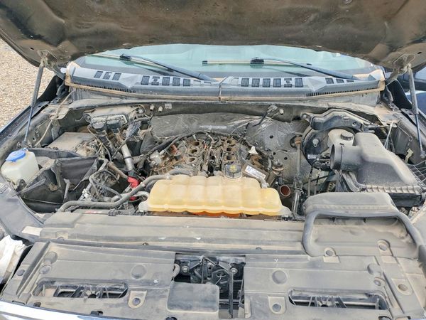 2017 FORD F150 SuperCrew — Engine bay