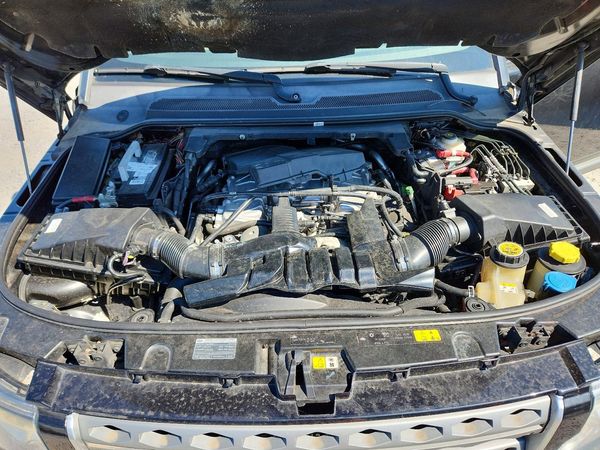 2016 LAND ROVER LR4 HSE — Engine bay