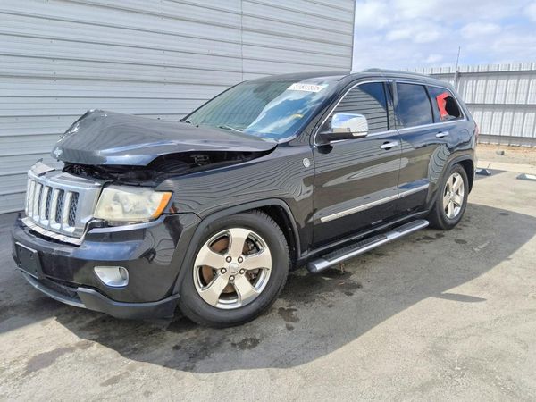 2013 JEEP CHEROKEE Overland — Front 3/4