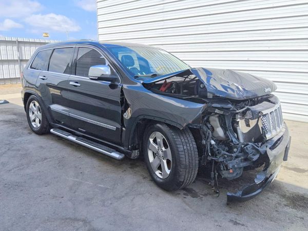 2013 JEEP CHEROKEE Overland — Passenger 3/4