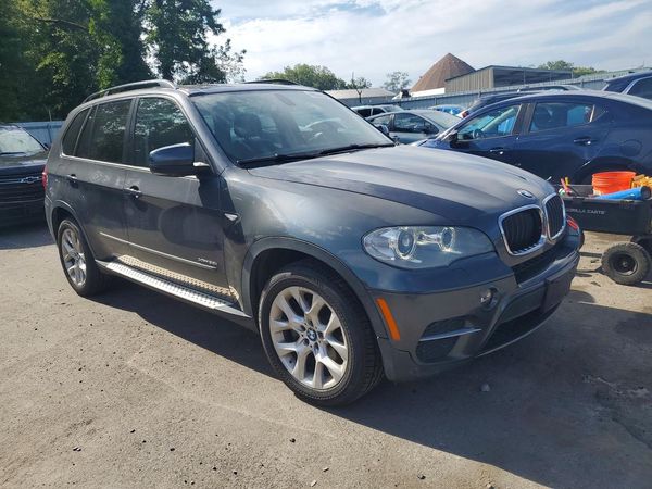 2012 BMW X5 xDrive35i — Passenger 3/4