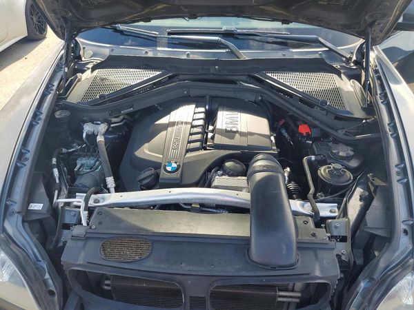 2012 BMW X5 xDrive35i — Engine bay