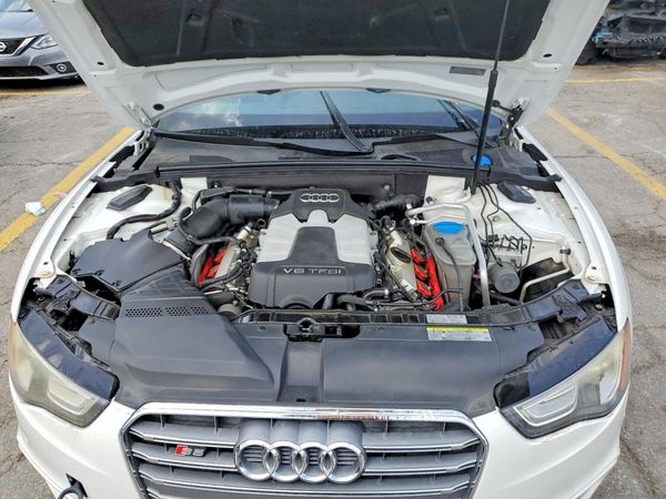 2013 AUDI S5/RS5 quattro Premium Plus — Engine bay