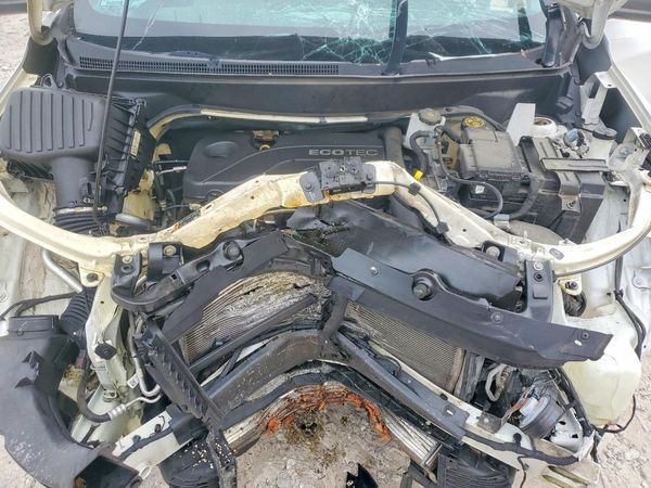 2021 CHEVROLET EQUINOX LS — Engine bay