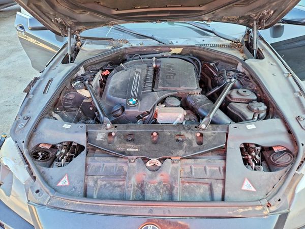 2014 BMW 6 SERIES xDrive GC — Engine bay