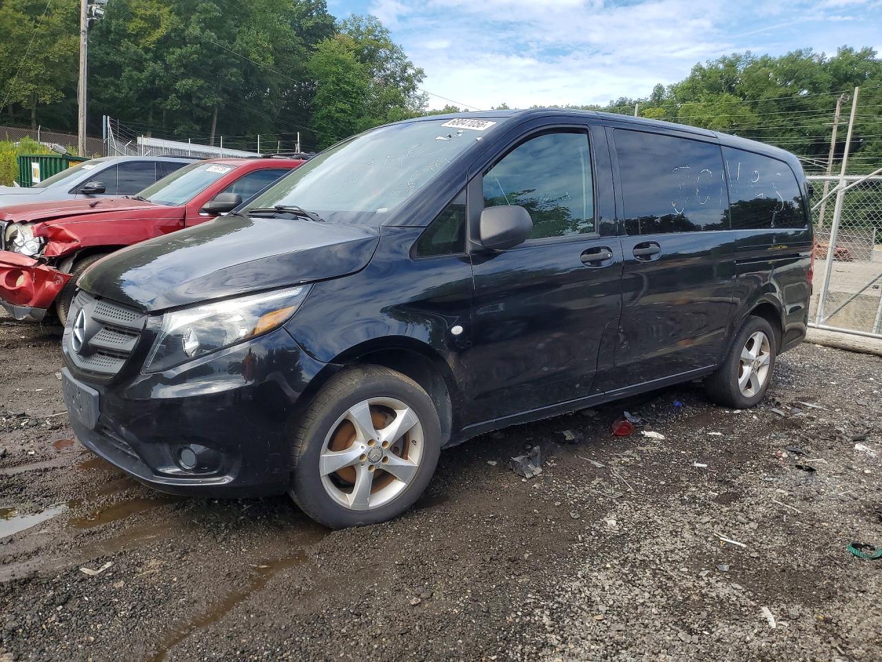 2018 MERCEDES-BENZ METRIS — Front 3/4