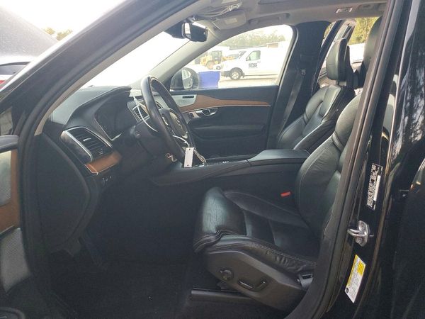 2017 VOLVO XC90