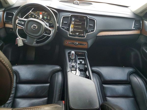 2017 VOLVO XC90