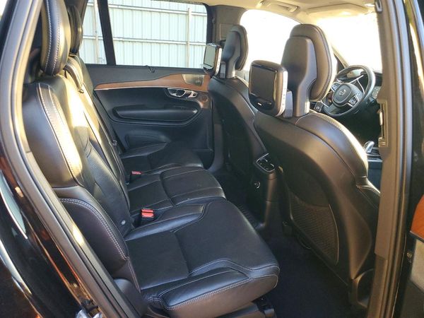 2017 VOLVO XC90
