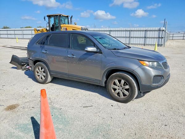 2013 KIA SORENTO Base / LX