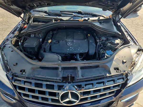 2013 MERCEDES-BENZ ML ML350 4-MATIC — Engine bay
