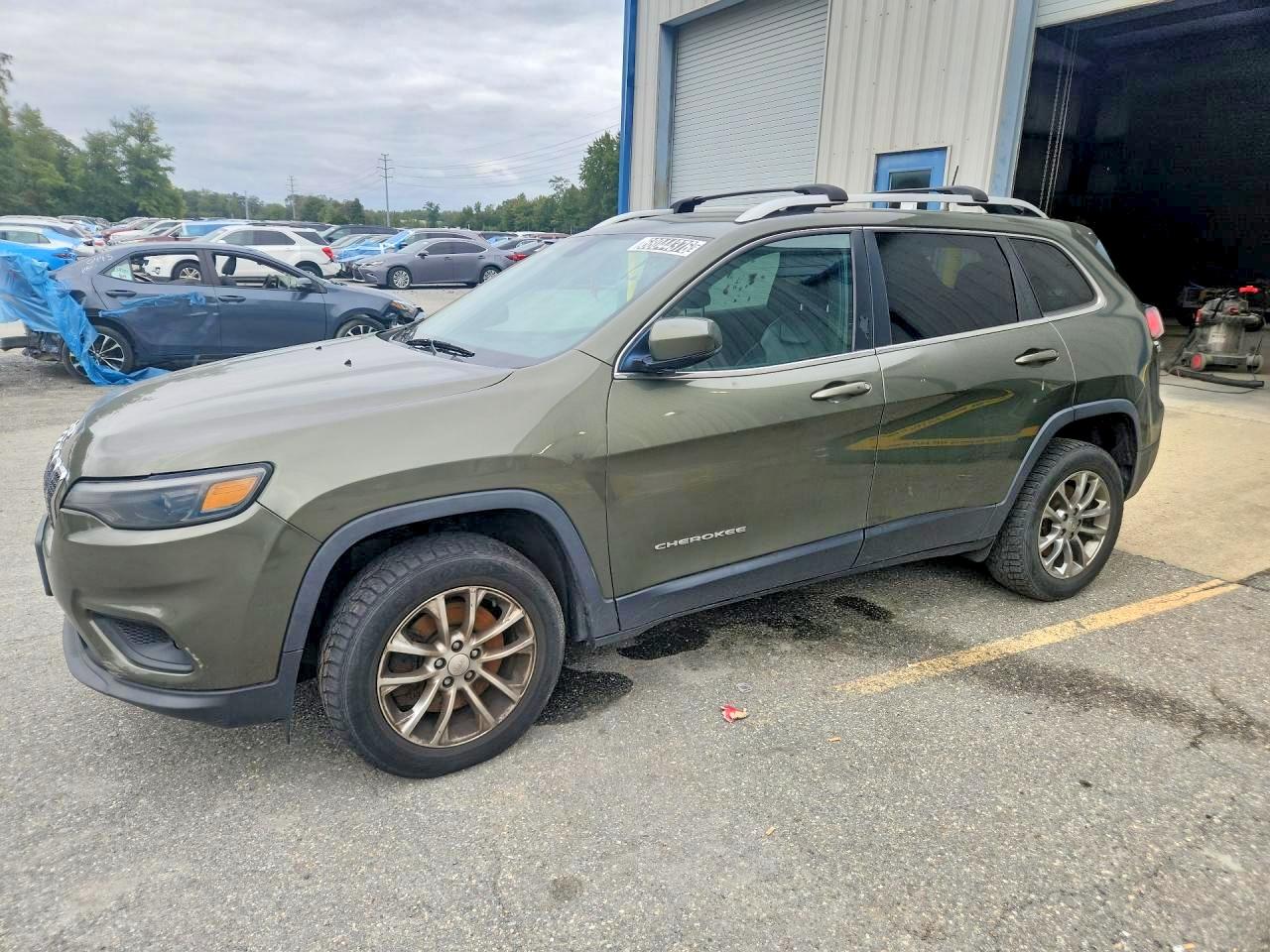 2019 JEEP CHEROKEE Latitude Plus — Front 3/4