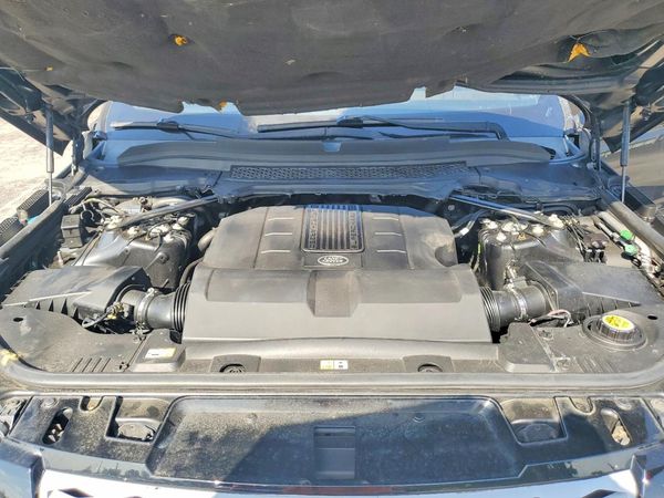 2016 LAND ROVER RANGEROVER SE — Engine bay