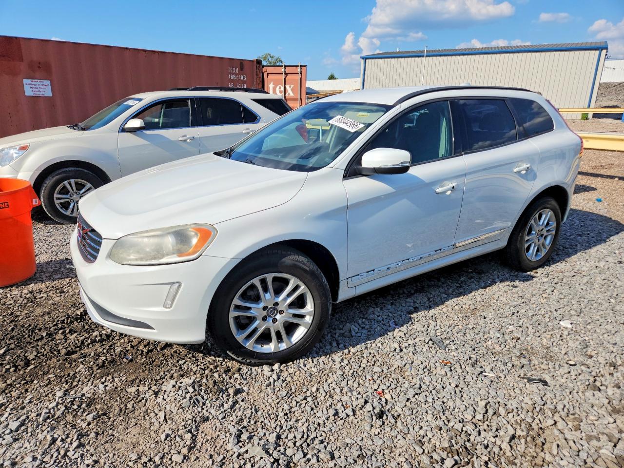 2015 VOLVO XC60 Base (non R design)