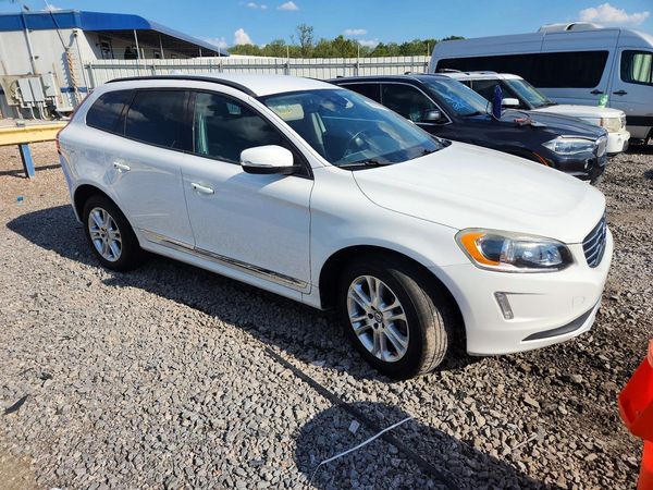 2015 VOLVO XC60 Base (non R design)