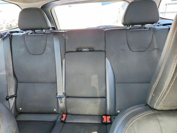 2015 VOLVO XC60 Base (non R design)
