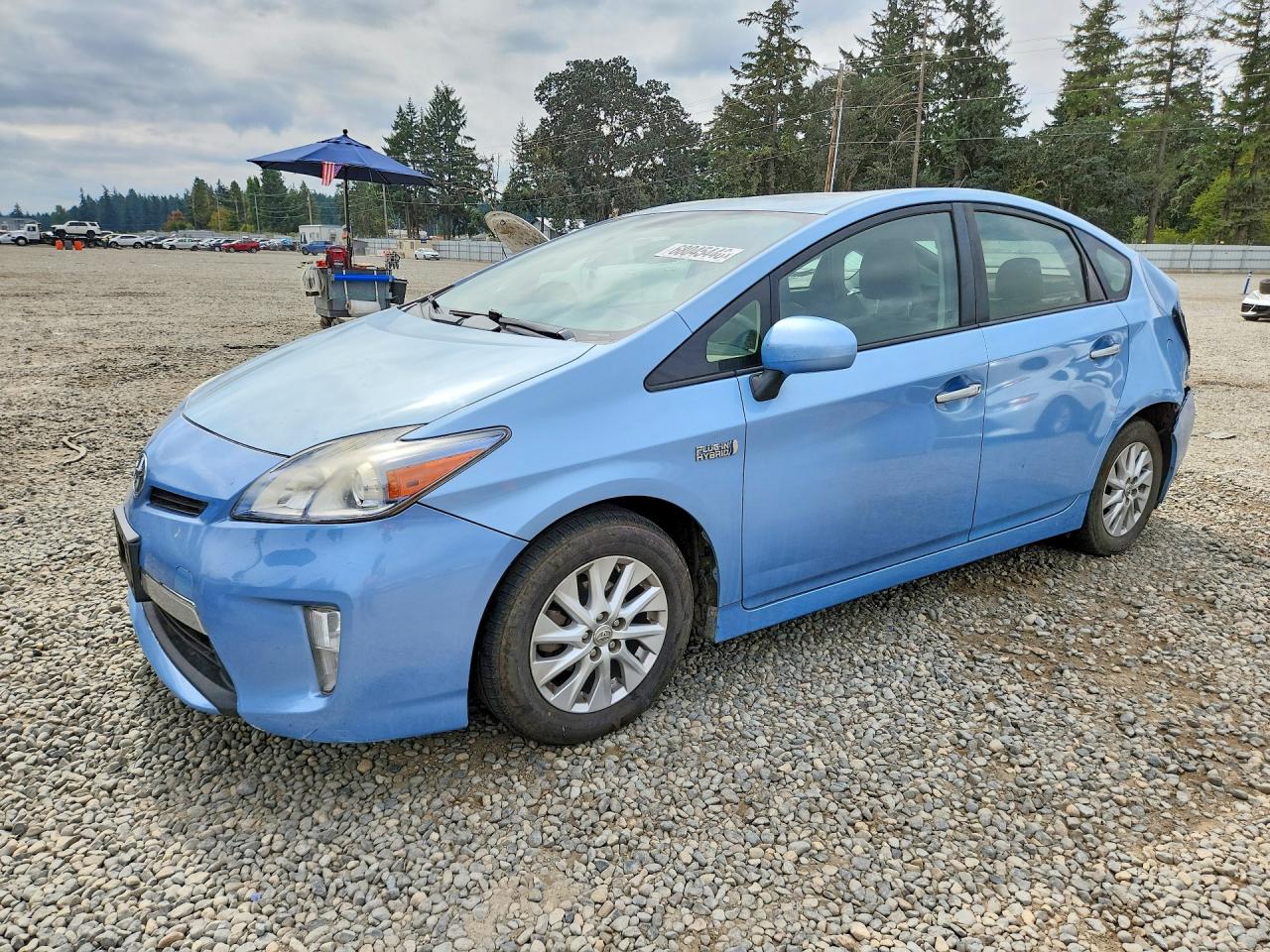 2014 TOYOTA PRIUS — Front 3/4
