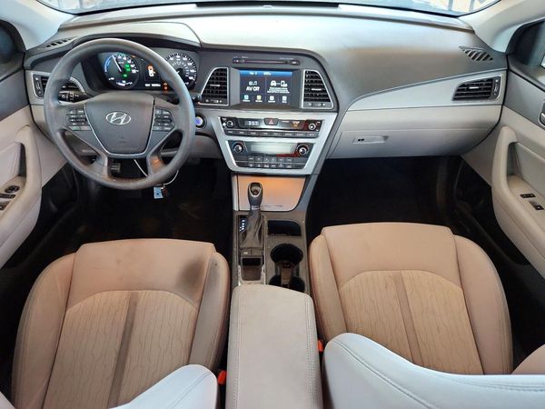 2017 HYUNDAI SONATA SE