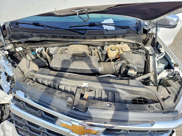 2022 CHEVROLET SILVERADO LT — Engine bay