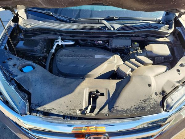 2018 HONDA PILOT TOURING — Engine bay