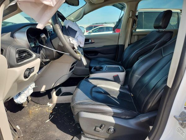 2022 CHRYSLER PACIFICA Touring L — DENT