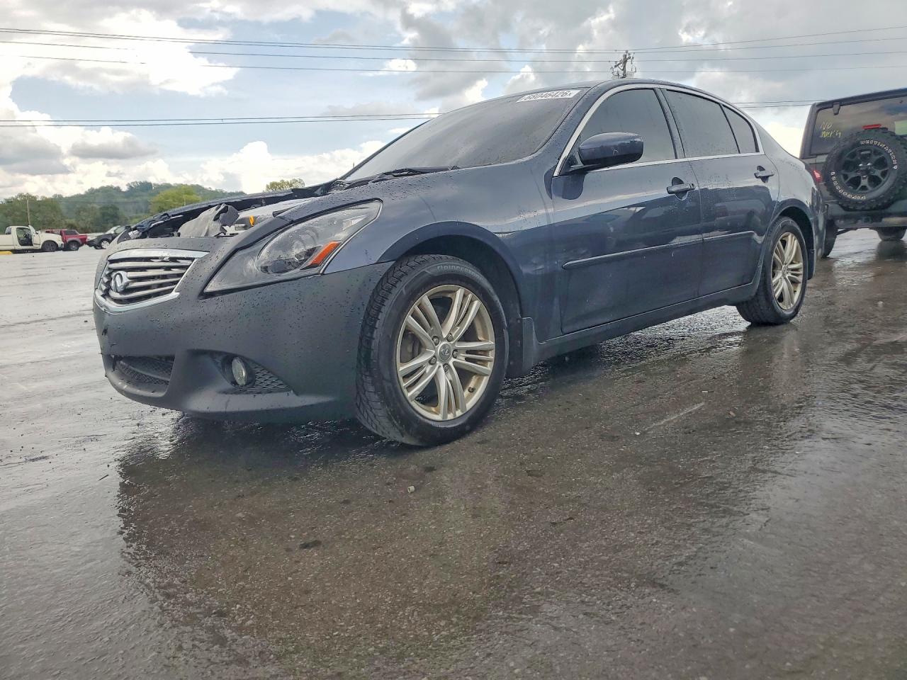 2013 INFINITI G37