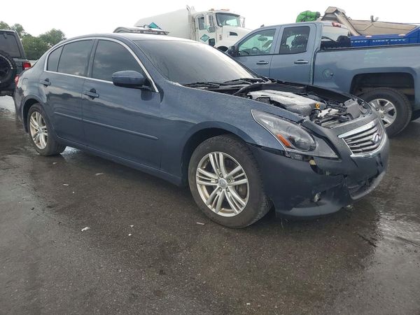 2013 INFINITI G37