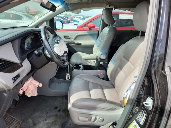 2015 TOYOTA SIENNA — DENT