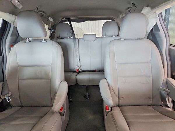 2015 TOYOTA SIENNA — SUVN