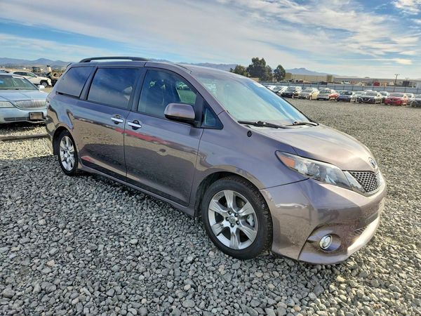 2013 TOYOTA SIENNA