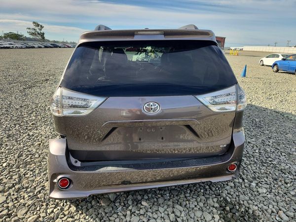 2013 TOYOTA SIENNA