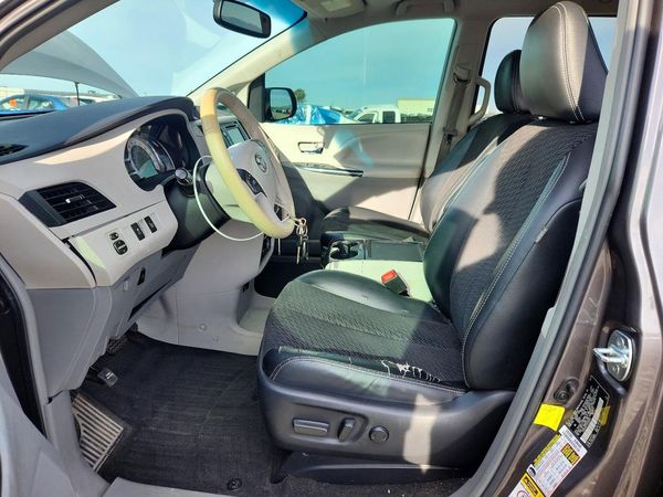 2013 TOYOTA SIENNA
