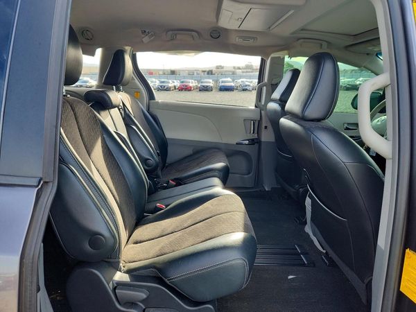 2013 TOYOTA SIENNA