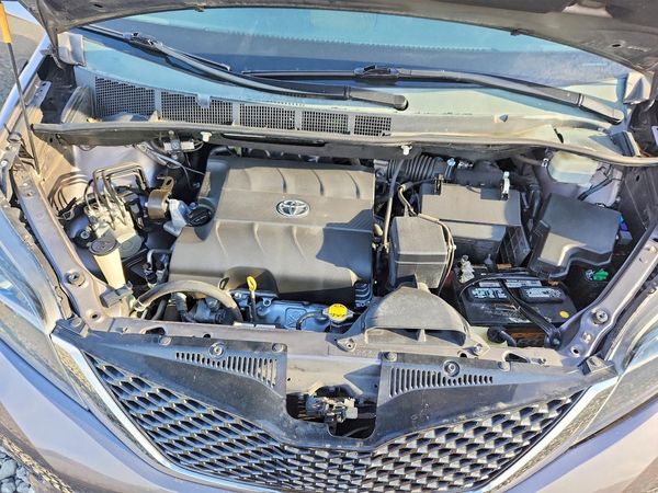 2013 TOYOTA SIENNA