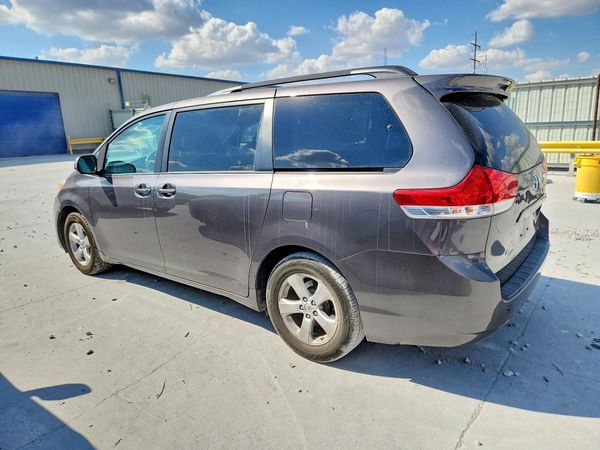 2013 TOYOTA SIENNA