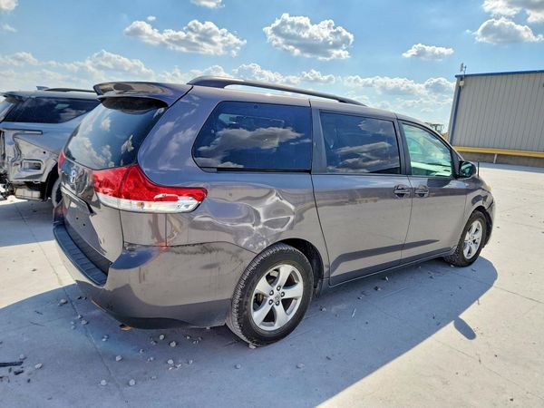 2013 TOYOTA SIENNA